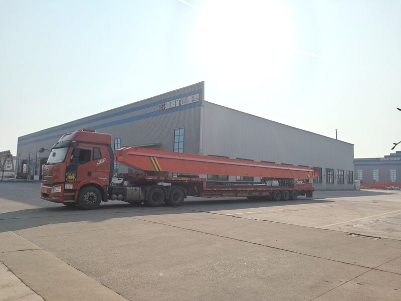 兩臺(tái)10噸跨度22.5米的電動(dòng)單梁起重機(jī)，發(fā)往湖北黃岡