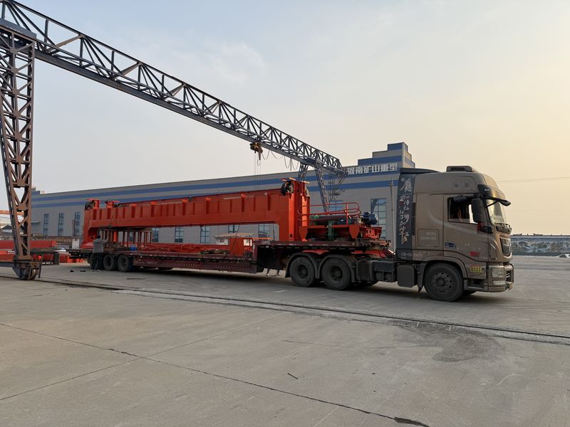 雙梁起重機(jī) QD10t-13.5m  制作完成  裝車發(fā)出